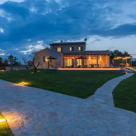 فيلة Villa Arcadia *